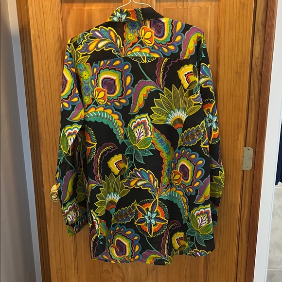 KikSol Women's Vibrant Floral Button-Up Blouse - Picture 6 of 6